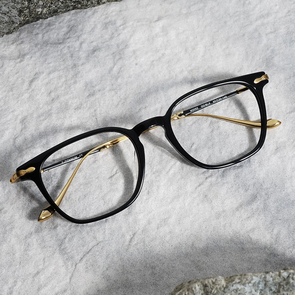 acetate-titanium-eyeglasses-front acetate-titanium-eyeglasses-front