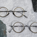 Front of pure titanium glasses①