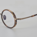 weartin-2512-titanium-eyeglasses-detail
