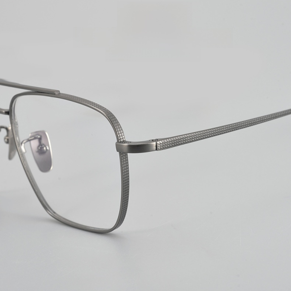 weartin-5004-titanium-eyeglasses-detail①