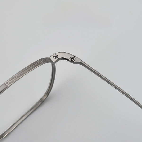 weartin-5004-titanium-eyeglasses-detail②