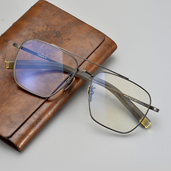 weartin-5004-titanium-eyeglasses-front