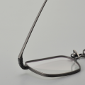 weartin-8827-titanium-eyeglasses-detail