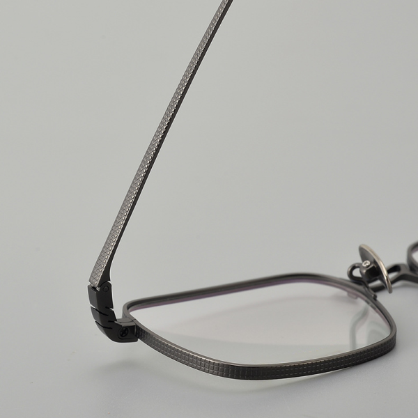 weartin-8827-titanium-eyeglasses-detail