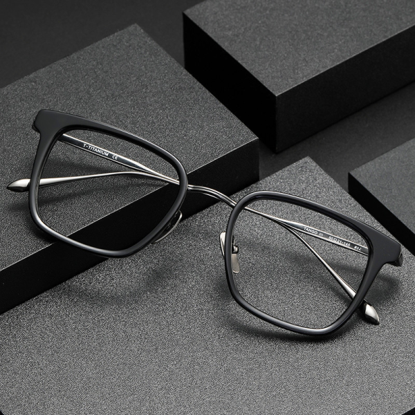 weartin-tango3-titanium-eyeglasses-front②